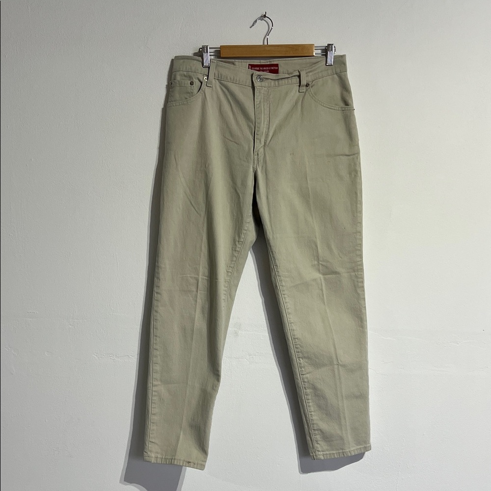 Levi's Classic Relaxed Stretch Pants in Light Tan